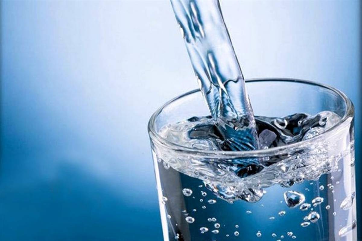 5 فایده شگفت‌انگیز نوشیدن آب گرم