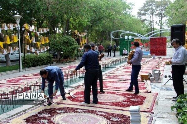 برگزاری مراسم معنوی محفل انس با قرآن دانش‌آموزی در اصفهان
