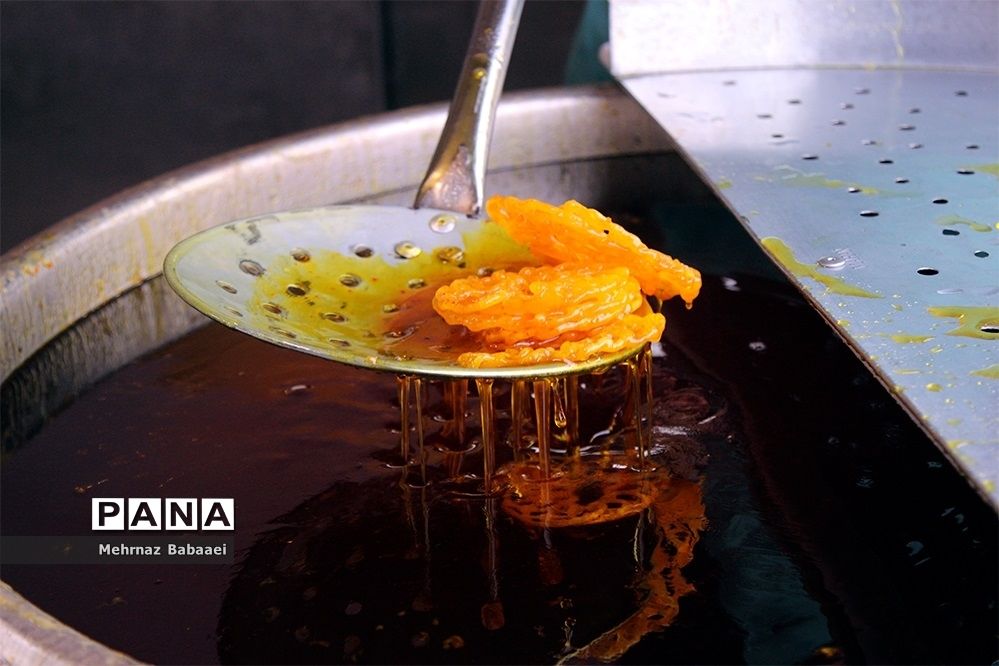 پخت زولبیا و بامیه در ایام ماه رمضان