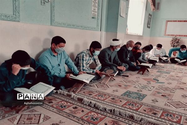 برپایی سفره افطار در موکب‌های افطاری و محفل انس با قرآن مدارس ناحیه 4 شیراز