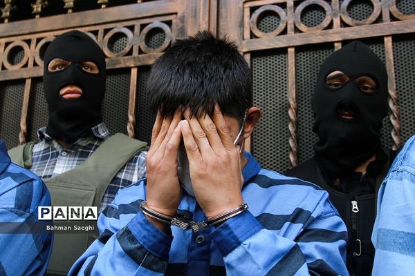 بازسازی صحنه درگیری سارقان مسلح با ماموران کلانتری ۱۰۳ گاندی