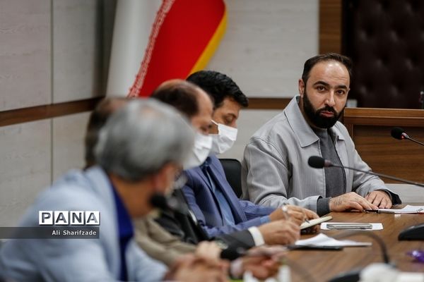 جلسه قائم مقام سازمان دانش‌آموزی با کارکنان