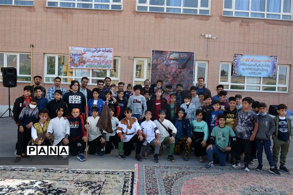 شاهنامه‌خوانی خیابانی دانش‌آموزان دبستان سلمان چرمهین