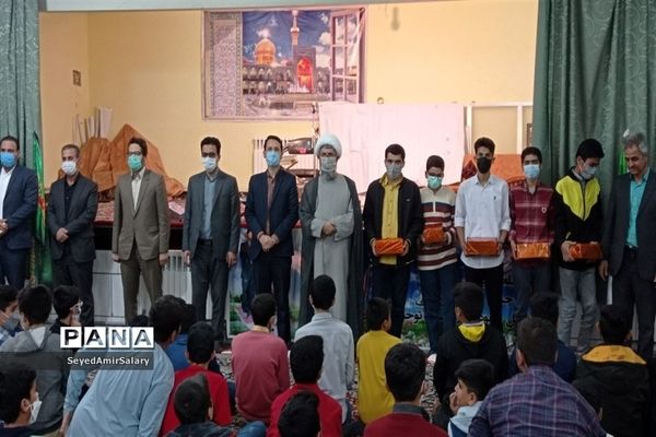 جشن تکلیف دانش‌آموزان دبیرستان پسرانه شاهد امام صادق (ع)کاشمر