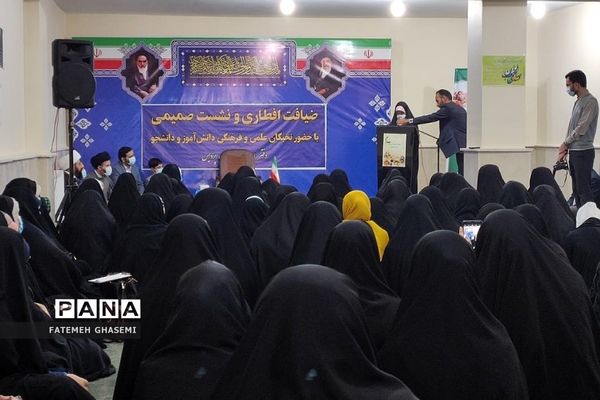 ضیافت افطاری و نشست صمیمی جمعی از نخبگان با امام جمعه شهرستان پردیس