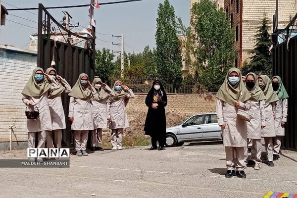 مراسم استقبال دانش‌آموزان از پیکر شهید گمنام در دبیرستان مسلم بن عوسجه  پردیس