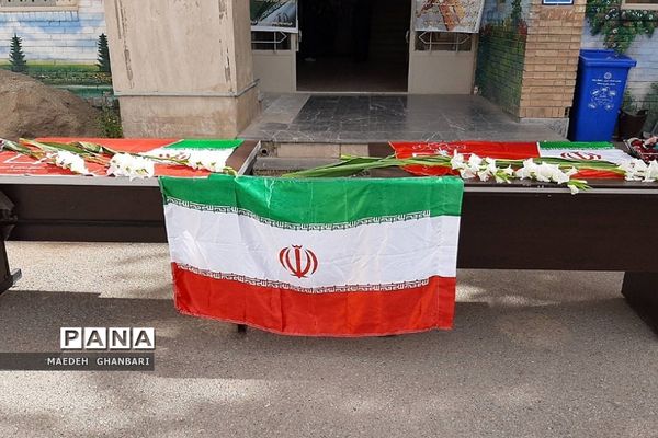 مراسم استقبال دانش‌آموزان از پیکر شهید گمنام در دبیرستان مسلم بن عوسجه  پردیس