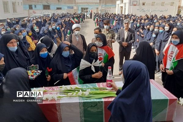 مراسم استقبال دانش‌آموزان از پیکر شهید گمنام در دبیرستان مسلم بن عوسجه  پردیس
