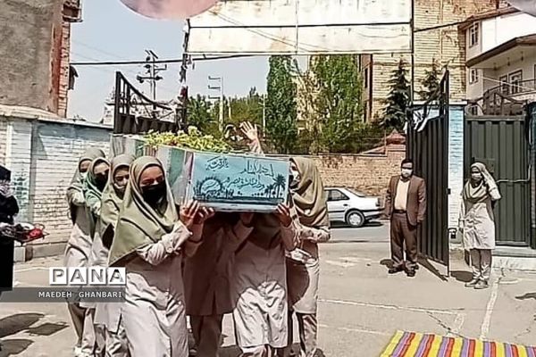 مراسم استقبال دانش‌آموزان از پیکر شهید گمنام در دبیرستان مسلم بن عوسجه  پردیس