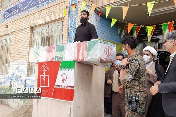 مراسم استقبال دانش‌آموزان از پیکر شهید گمنام در دبیرستان مسلم بن عوسجه  پردیس