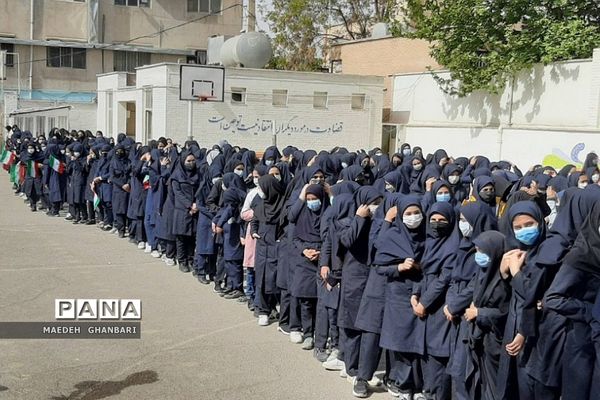 مراسم استقبال دانش‌آموزان از پیکر شهید گمنام در دبیرستان مسلم بن عوسجه  پردیس