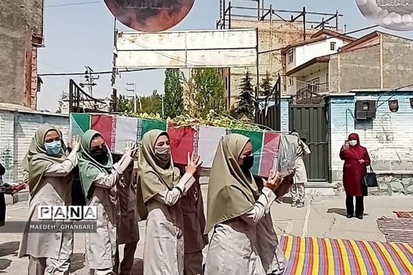 مراسم استقبال دانش‌آموزان از پیکر شهید گمنام در دبیرستان مسلم بن عوسجه  پردیس