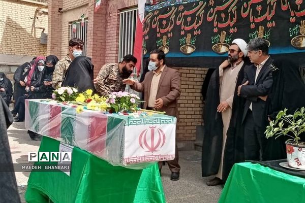 مراسم استقبال دانش‌آموزان از پیکر شهید گمنام در دبیرستان مسلم بن عوسجه  پردیس
