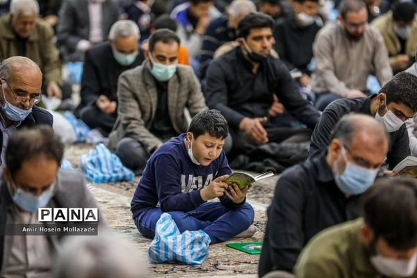 حضور جوانان و دانش‌آموزان در مراسم احیا شب نوزدهم ماه مبارک رمضان در ارومیه