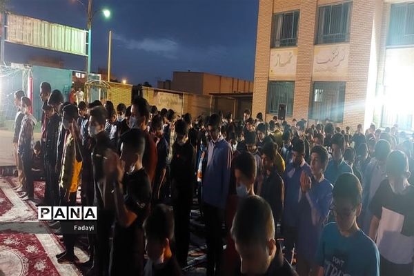 مراسم محفل انس با قرآن دانش‌‌آموزان پسر مدارس متوسطه اول اردستان