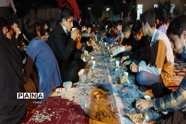 مراسم محفل انس با قرآن دانش‌‌آموزان پسر مدارس متوسطه اول اردستان