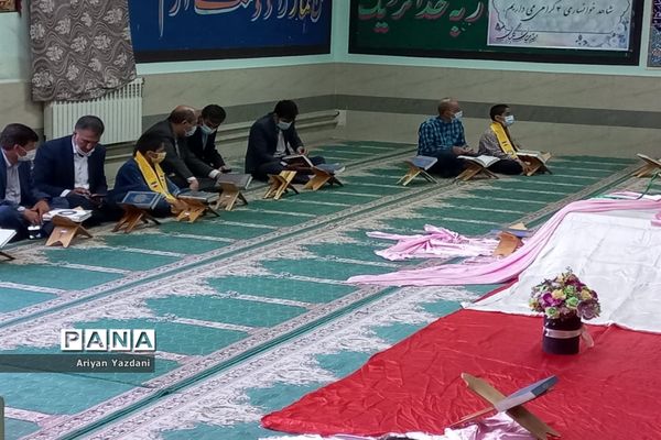 محفل انس با قرآن در دبیرستان شاهد ۴ خوانساری شیراز