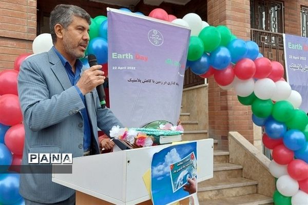 برگزاری مراسم سرمایه‌گذاری در زمین با کاهش پلاستیک در شهرستان بهارستان‌‌