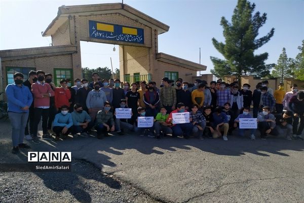 شوق انتخاب در بازدید دانش‌آموزان دبیرستان شاهد کاشمر از مرکز آموزش فنی و حرفه‌ای شهرستان