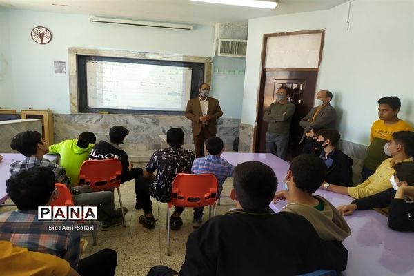 شوق انتخاب در بازدید دانش‌آموزان دبیرستان شاهد کاشمر از مرکز آموزش فنی و حرفه‌ای شهرستان