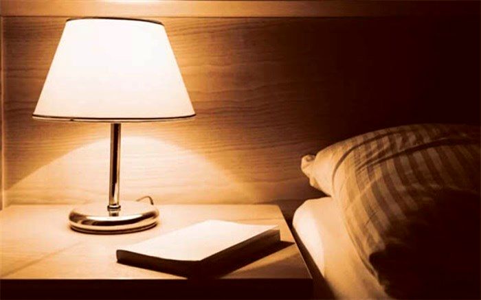 عوارض خطرناک خوابیدن با چراغ روشن