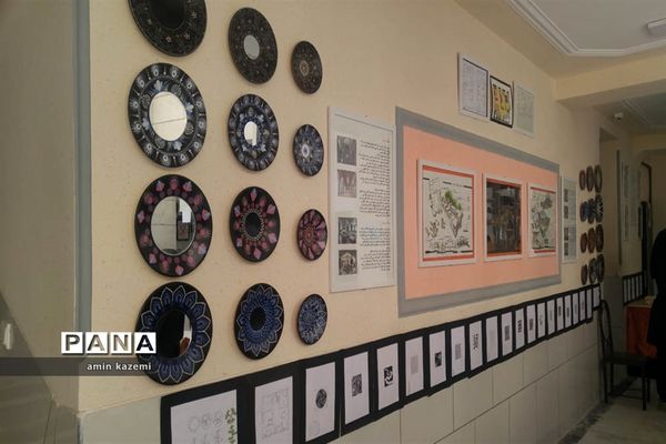 نمایشگاه دست‌آوردهای دانش‌آموزان هنرستان شهید کاویان داراب در هفته مشاغل