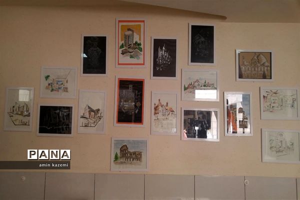 نمایشگاه دست‌آوردهای دانش‌آموزان هنرستان شهید کاویان داراب در هفته مشاغل
