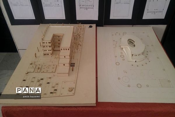 نمایشگاه دست‌آوردهای دانش‌آموزان هنرستان شهید کاویان داراب در هفته مشاغل