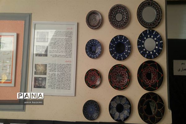 نمایشگاه دست‌آوردهای دانش‌آموزان هنرستان شهید کاویان داراب در هفته مشاغل