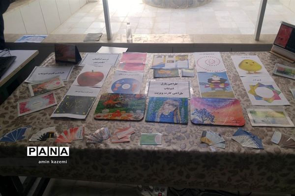 نمایشگاه دست‌آوردهای دانش‌آموزان هنرستان شهید کاویان داراب در هفته مشاغل