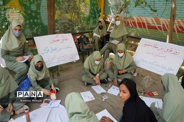 نقاشی همگانی روز جهانی قدس دانش‌آموزان آموزشگاه الزهرا(س) اسلامشهر