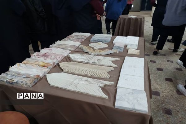 بازدید دانش‌آموزان کرجی از نمایشگاه اشتغال آفرین شناخت