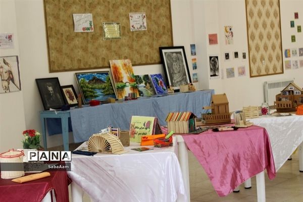 نمایشگاه مشاغل در دبیرستان فرهنگ کاشمر