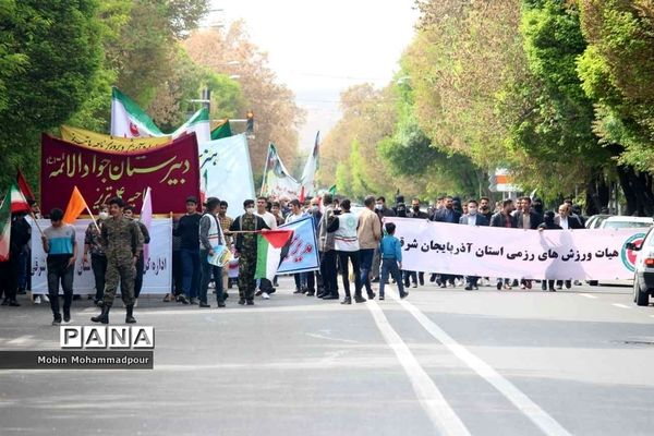 حماسه‌آفرینی فرهنگیان و دانش‌آموزان تبریزی در روز قدس