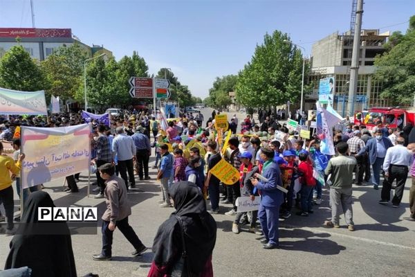 حضور دانش‌آموزان پیشتاز در راهپیمایی روز قدس نیشابور