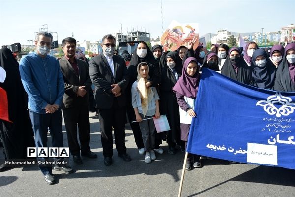 راهپیمایی مردم مشهد در گرامیداشت روز قدس