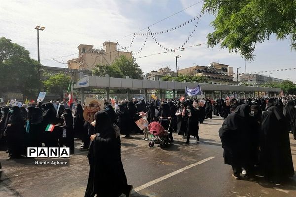 حضور پرشور دانش‌آموزان و فرهنگیان ناحیه۶ مشهد مقدس  در راهپیمایی روز قدس