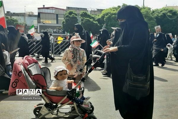 حضور پرشور دانش‌آموزان و فرهنگیان ناحیه۶ مشهد مقدس  در راهپیمایی روز قدس