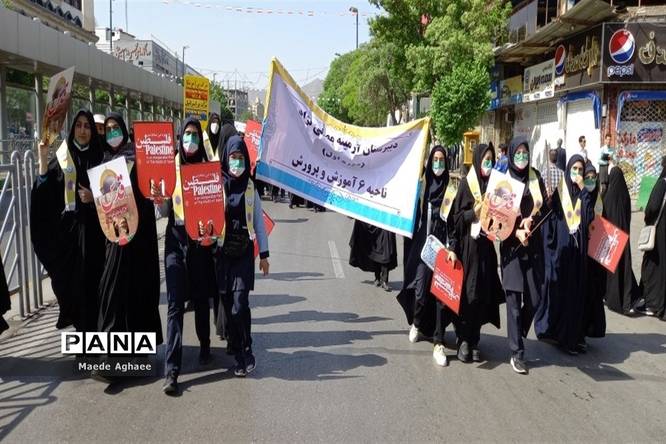 حضور پرشور دانشآموزان و فرهنگیان ناحیه۶ مشهد مقدس در راهپیمایی روز قدس