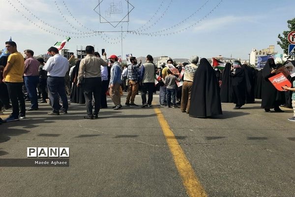 حضور پرشور دانش‌آموزان و فرهنگیان ناحیه۶ مشهد مقدس  در راهپیمایی روز قدس