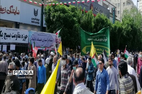 حضور پرشور دانش‌آموزان و فرهنگیان ناحیه۶ مشهد مقدس  در راهپیمایی روز قدس