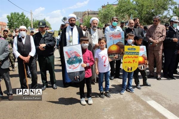 حضور دانش‌آموزان بام و صفی‌آباد در راهپیمایی روز قدس