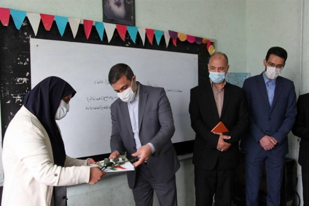 حضور سرزده استاندار اردبیل در مدارس روستای حکیم قشلاقی و تقدیر از معلمان