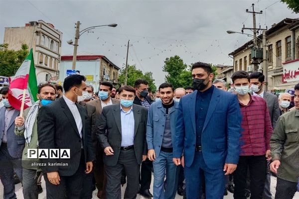 حضور گسترده فرهنگیان و دانش‌آموزان کرمانشاهی در راهپیمایی روز جهانی قدس