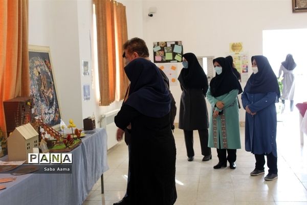 افتتاح نمایشگاه مشاغل در دبیرستان فرهنگ شهرستان کاشمر