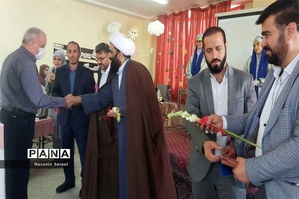 مراسم تجلیل از مقام معلم درآموزشگاه استثنایی باغچه‌‌بان اسلامشهر