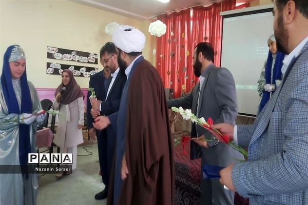 مراسم تجلیل از مقام معلم درآموزشگاه استثنایی باغچه‌‌بان اسلامشهر