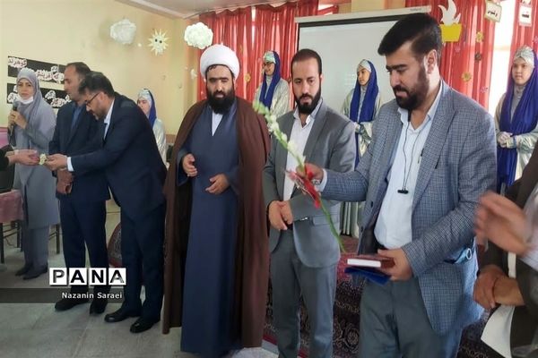 مراسم تجلیل از مقام معلم درآموزشگاه استثنایی باغچه‌‌بان اسلامشهر