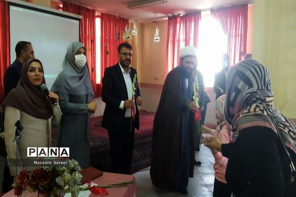 مراسم تجلیل از مقام معلم درآموزشگاه استثنایی باغچه‌‌بان اسلامشهر