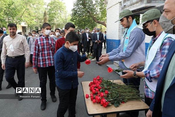 آیین گلباران محل شهادت استاد مرتضی مطهری